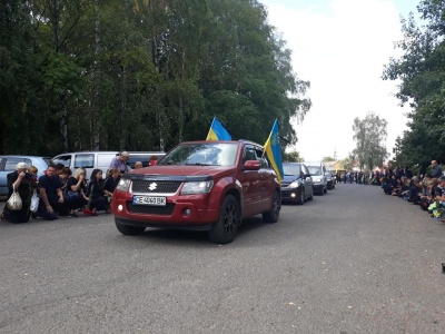 У Чернівцях попрощалися із 37-річним бійцем, який помер у лікарні - фото