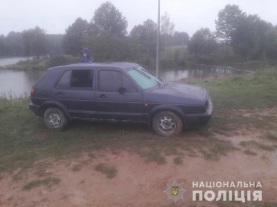 Смертельна ДТП на Буковині: легковик заїхав у ставок і потонув, двоє осіб загинули