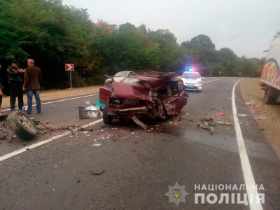 У Чернівецькій області в жахливій ДТП загинула водій «ВАЗу» - фото