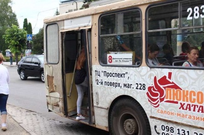 У Чернівцях жителі міста просять міськраду покращити тролейбусний трафік