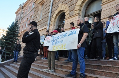 Чернівецька облрада хоче закликати буковинців утриматись від радикальних настроїв