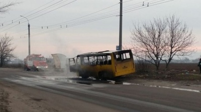 На Буковині через коротке замкнення спалахнув автобус