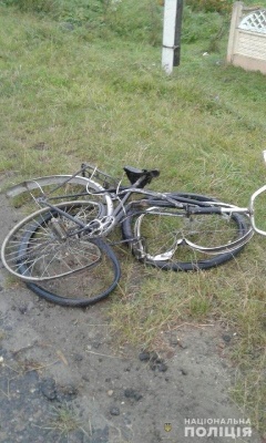 На Буковині водій іномарки збив на смерть велосипедиста і втік: через годину його затримала поліція