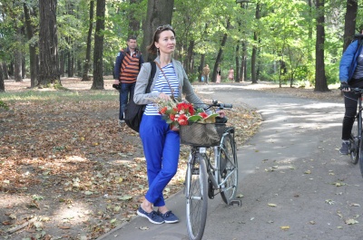 «Леді на велосипеді»: у Чернівцях десятки жінок влаштували велопарад - фото