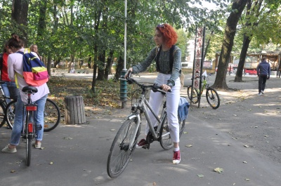 «Леді на велосипеді»: у Чернівцях десятки жінок влаштували велопарад - фото