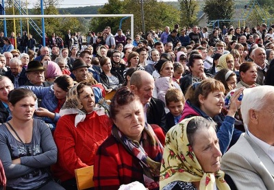 Село на Буковині, де «зростає добробут і збільшується народжуваність», відзначило ювілей