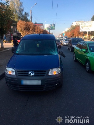 Вийшла на дорогу позаду тролейбуса: у поліції розповіли деталі ДТП у Чернівцях