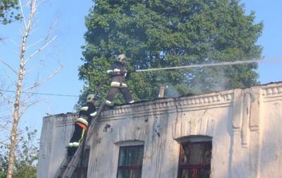 У Хмельницькому загорілась школа: полум’я зняли на відео