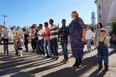 На Центральній площі Чернівців відбувся концерт до Дня всиновлення