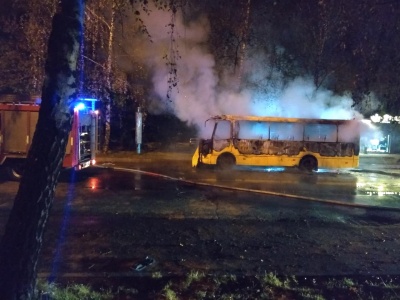 У поліції розповіли, чому в Чернівцях уночі спалахнула маршрутка