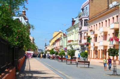 Штовханина біля святкового торта і допомога погорільцям. Головні новини Буковини за 6 жовтня