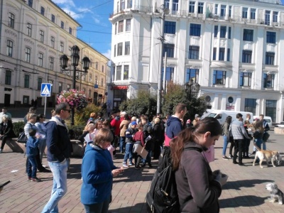 Пожежа у маршрутці і марш за права тварин. Головні новини Чернівців 30 вересня