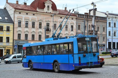 У Чернівцях на Руській тимчасово не курсують тролейбуси: назвали причину