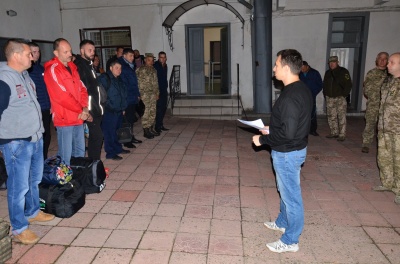 З Чернівців на військові навчання у Броди відправили 15 резервістів - фото