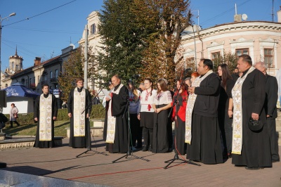 У Чернівцях близько 50 жителів спільно помолилися за місто - фото