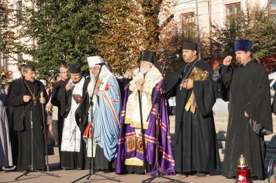 У Чернівцях близько 50 жителів спільно помолилися за місто - фото