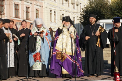 У Чернівцях близько 50 жителів спільно помолилися за місто - фото