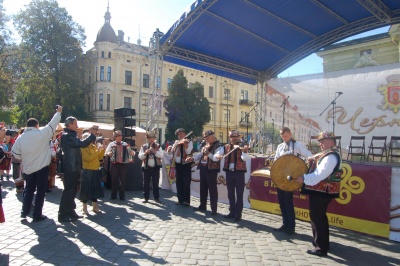 Гуцули у Чернівцях організували весілля