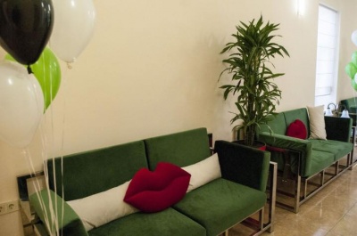 Дві VIP-кімнати та простора зона відпочинку: у Чернівцях відкрили еко-хостел - фото