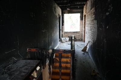 Голі стіни: як виглядає після пожежі будинок сім’ї з трьома дітьми - фото