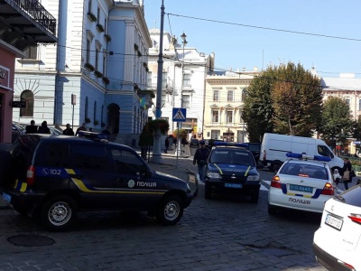 У центрі Чернівців сталася стрілянина: поранили чоловіка - фото