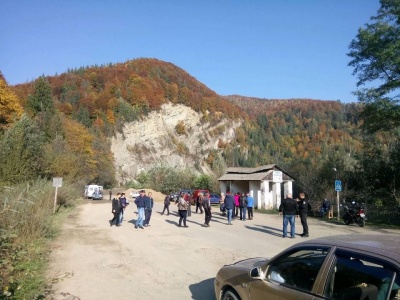 Трасу до Чернівців, яку перекривали три доби, продовжать ремонтувати