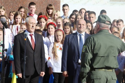 У центрі Чернівців ліцеїсти урочисто склали клятву - фото