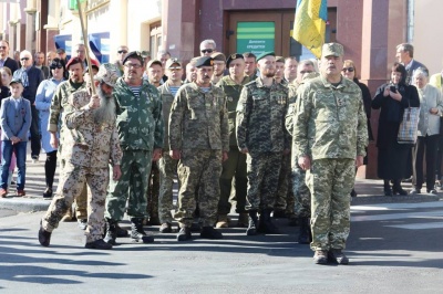 У центрі Чернівців ліцеїсти урочисто склали клятву - фото