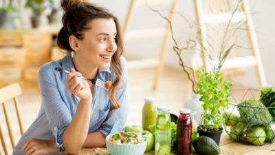 Що не варто їсти жінкам після 40 років: поради дієтологів