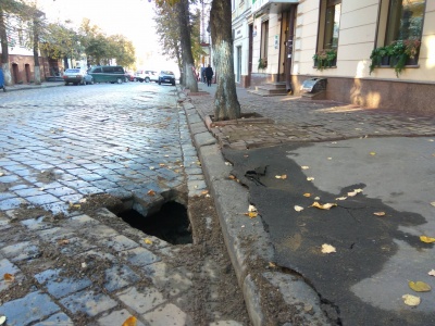 У центрі Чернівців сьогодні не буде води через пошкодження труби