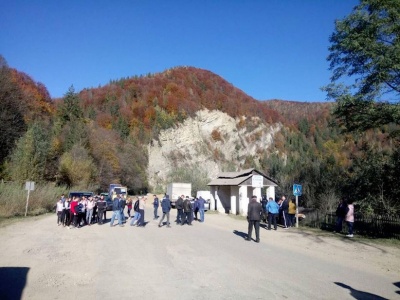 Стало відомо, коли почнуть ремонтувати трасу на Чернівці, яку люди перекривали 10 днів