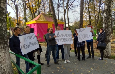 «В залі суду стали підозрюваними»: на Буковині пікетувальники розповіли деталі арешту хлопців