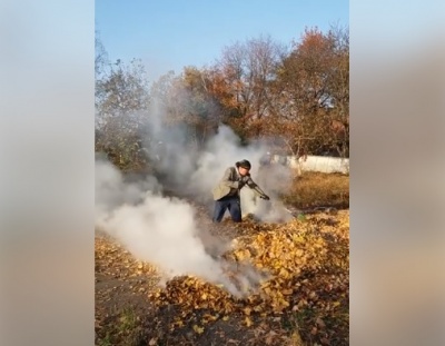 Працівника будівельного ліцею в Чернівцях оштрафували за спалювання листя