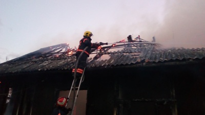 Хотів обігріти: в селі на Буковині загорівся будинок через пічку
