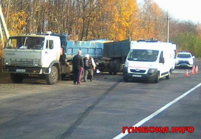 На Буковині зіткнулися дві вантажівки: одну людину госпіталізували - фото