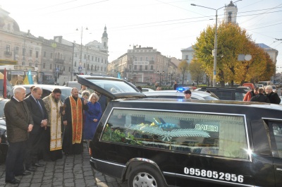 Чернівці попрощались із Дмитром Дарієм, який загинув на фронті - фото