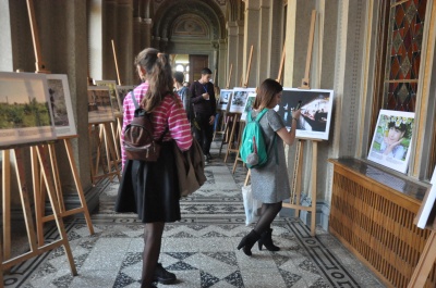 У Чернівцях підлітки за допомогою фото розповіли про соціально-економічні проблеми