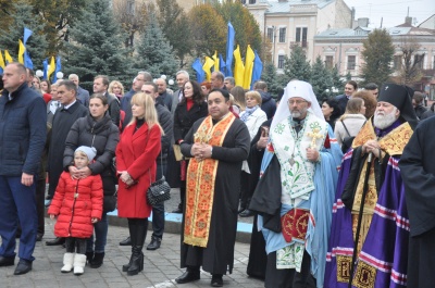 Урочиста хода та спільний молебень: у Чернівцях відзначають 100-річчя Буковинського Віче - фото