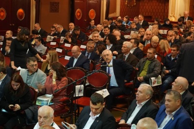 У Чернівцях сесія обласної ради відбувається у муздрамтеатрі