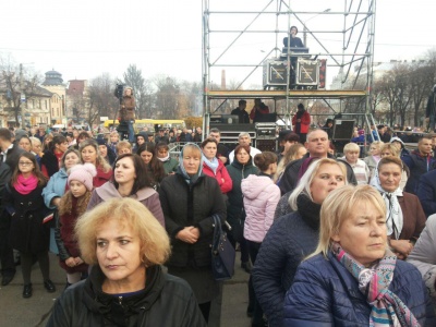 Тимошенко виступила перед чернівчанами на Соборній площі - фото