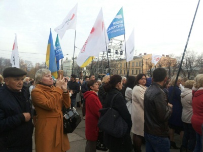 Тимошенко виступила перед чернівчанами на Соборній площі - фото