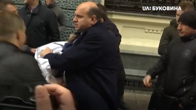 Мунтян каже, що не кидався на чоловіка з плакатом проти Тимошенко - відео