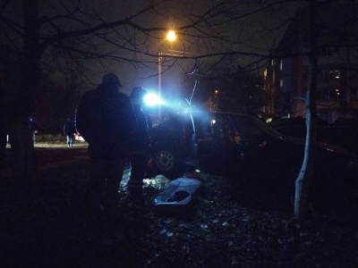 У Чернівцях загорівся автомобіль: рятувальники ліквідували пожежу - фото