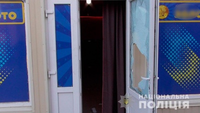 Розбив вікно й забрав виручку з каси: на Буковині поліція затримала грабіжника