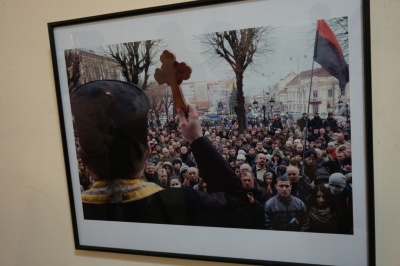 Майдан у 20 кадрах: Василь Салига презентував першу персональну фотовиставку в Чернівцях - фото