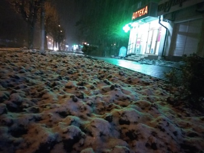 У Чернівцях випав перший сніг - фото