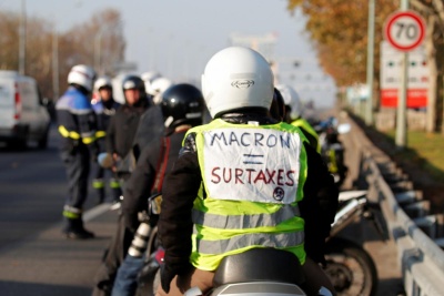 У Франції - масштабні протести проти зростання цін на пальне, є загиблий і поранені - фото