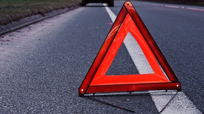 На Буковині водій Skoda збив пішохода: потерпілого госпіталізували