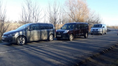 У Чернівецькій області водійка Volkswagen спричинила потрійну ДТП - фото