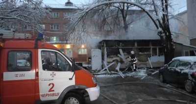 Рятувальники назвали попередню причину масштабної пожежі в магазині у Чернівцях